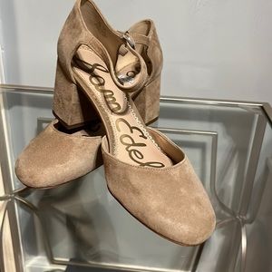 Sam Edelman suede oatmeal Clover heels, size 7.5M.